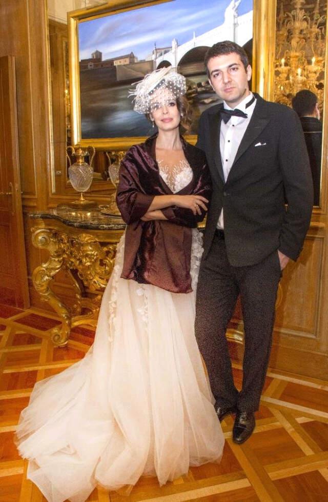 Pelin Batu, Cerrah Sevgilisi Macit Bitargil ile Roma'da Evlendi