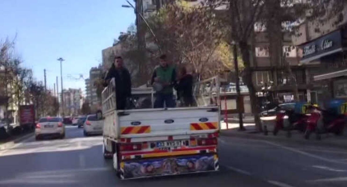 Trafikte Açık Hava Konseri