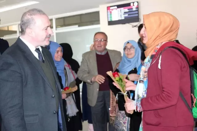 Dereceye Giren Öğrenciler Umreden Döndü Dereceye Giren Öğrenciler Umreden Döndü