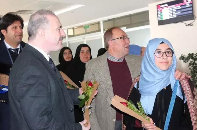 Dereceye Giren Öğrenciler Umreden Döndü Dereceye Giren Öğrenciler Umreden Döndü