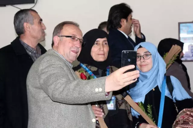 Dereceye Giren Öğrenciler Umreden Döndü Dereceye Giren Öğrenciler Umreden Döndü