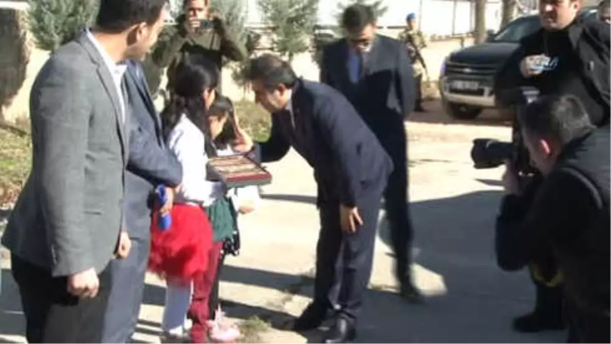 Vali Güzeloğlu, Hazro'da Muhtarla Bir Araya Geldi