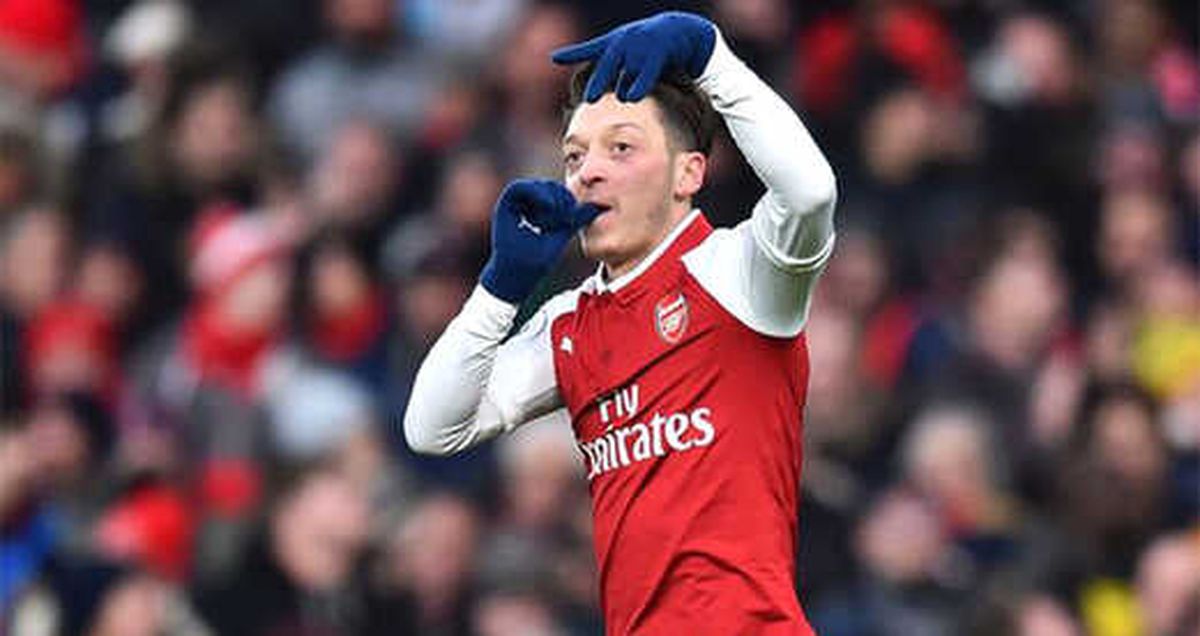 Mesut Özil, Arsenal ile Sözleşme Yeniledi