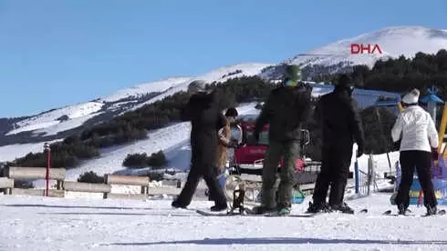 Erzurum Çağla Şıkel, Çocukları ve Annesi ile Palandöken'de-Hd Erzurum Çağla Şıkel, Çocukları ve Annesi ile Palandöken'de-Hd