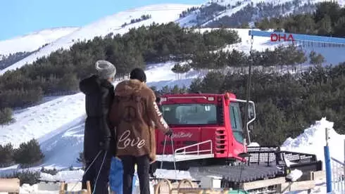 Erzurum Çağla Şıkel, Çocukları ve Annesi ile Palandöken'de-Hd Erzurum Çağla Şıkel, Çocukları ve Annesi ile Palandöken'de-Hd