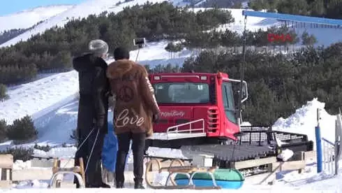 Erzurum Çağla Şıkel, Çocukları ve Annesi ile Palandöken'de-Hd Erzurum Çağla Şıkel, Çocukları ve Annesi ile Palandöken'de-Hd