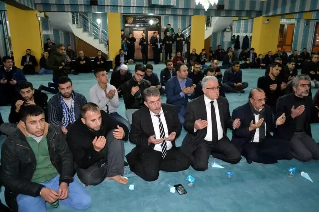 Hakkari'de Şehitler İçin Tören Düzenlendi