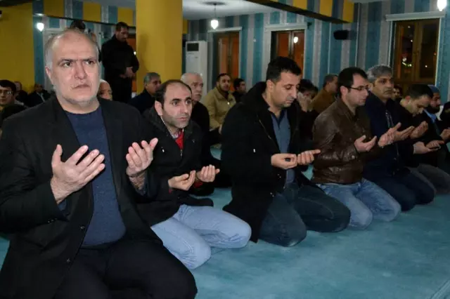 Hakkari'de Şehitler İçin Tören Düzenlendi