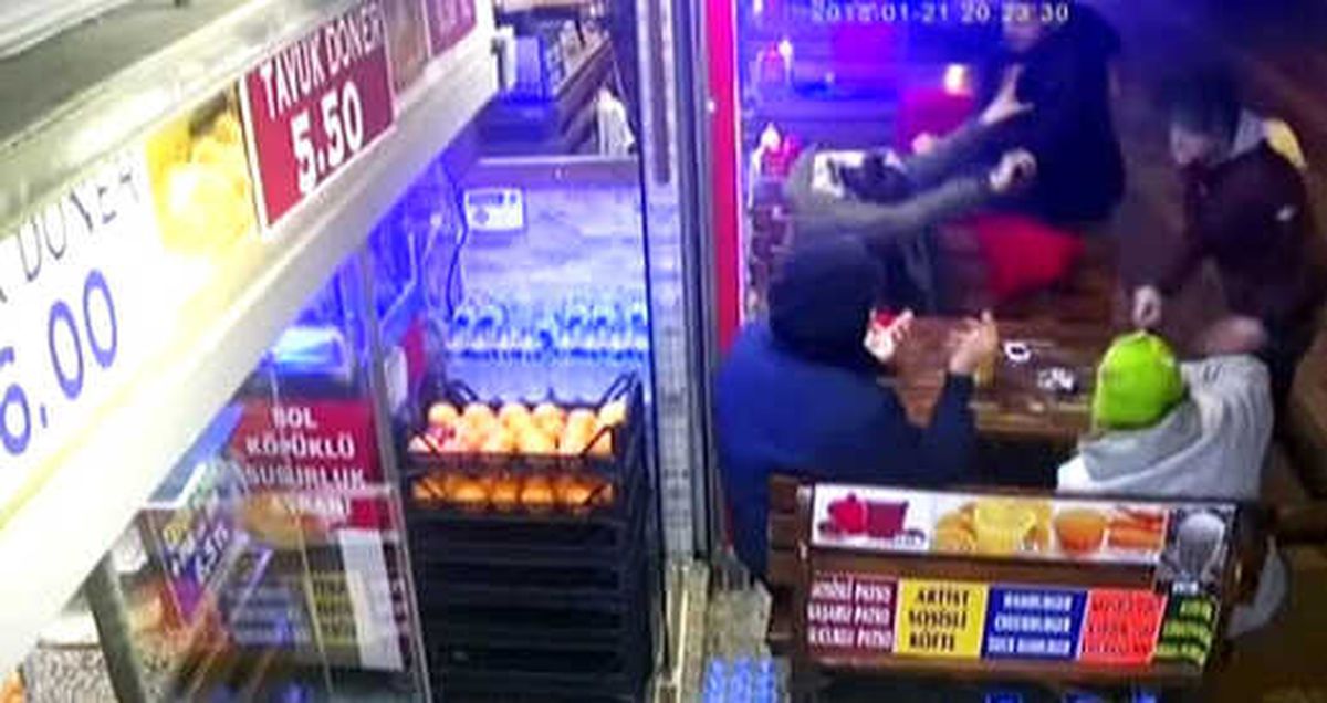 Kadıköy'de, Kafede Oturan Gençlere Saldıran Terör Yandaşları Tutuklandı