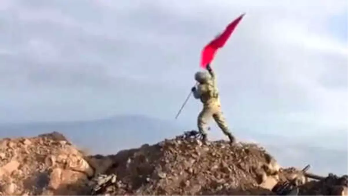 Afrin Operasyonunda Teröristlerden Temizlenen Darmık Dağı'na Türk Bayrağı Dikildi