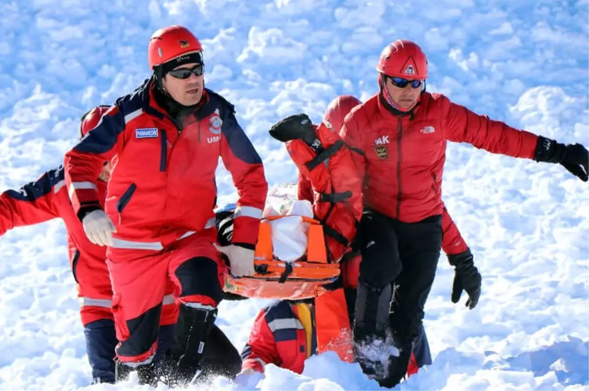 Erciyes'te Nefes Kesen Çığ Tatbikatı