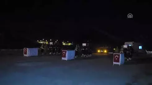 Hakkari'de Şehitler İçin Tören Düzenlendi