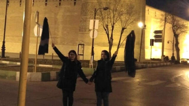 İran'da Başörtüsünü Çıkaran 29 Kişi Tutuklandı