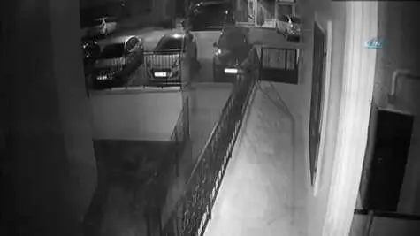 İstanbul'da İş Adamının Aracı, Kurşun Yağmuruna Tutuldu