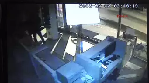 Kocaeli Cep Telefonu Çalan Hırsızlar Güvenlik Kamerasına Yakalandı Kocaeli Cep Telefonu Çalan Hırsızlar Güvenlik Kamerasına Yakalandı