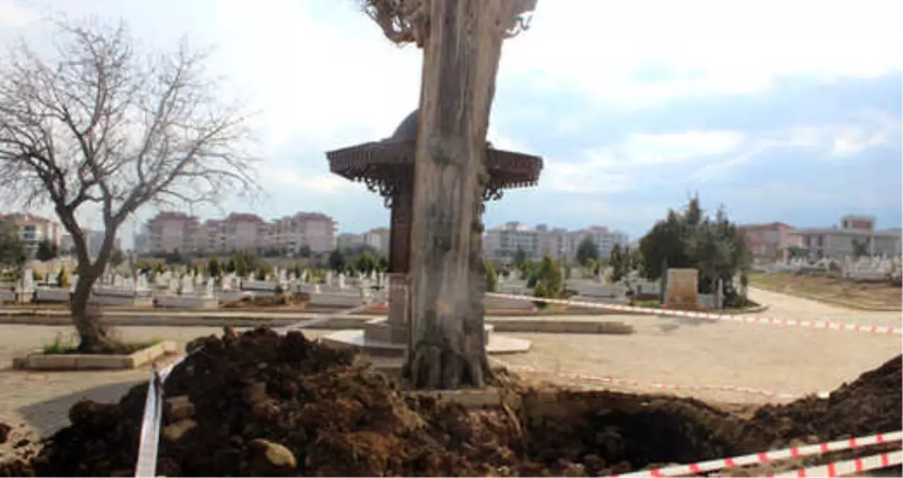 Denizli'de Polis Yeleği Giyerek Define Arayanlar, Suçüstü Yakalandı