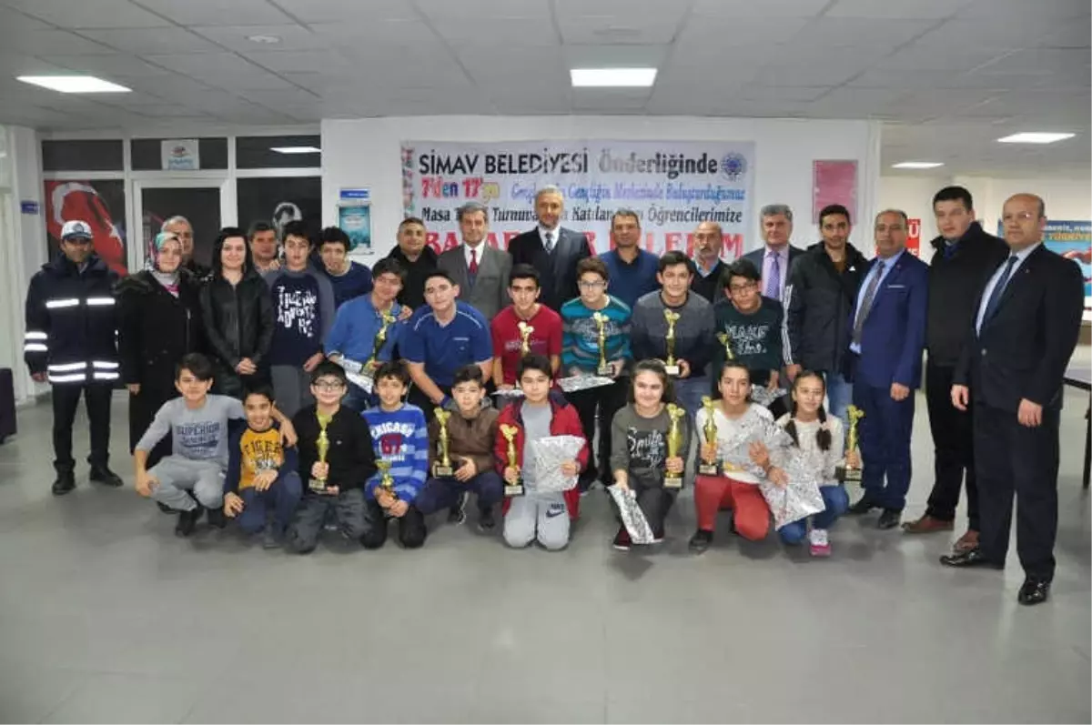 Simav Gençlik Merkezi'nde Masa Tenisi Kupa Töreni