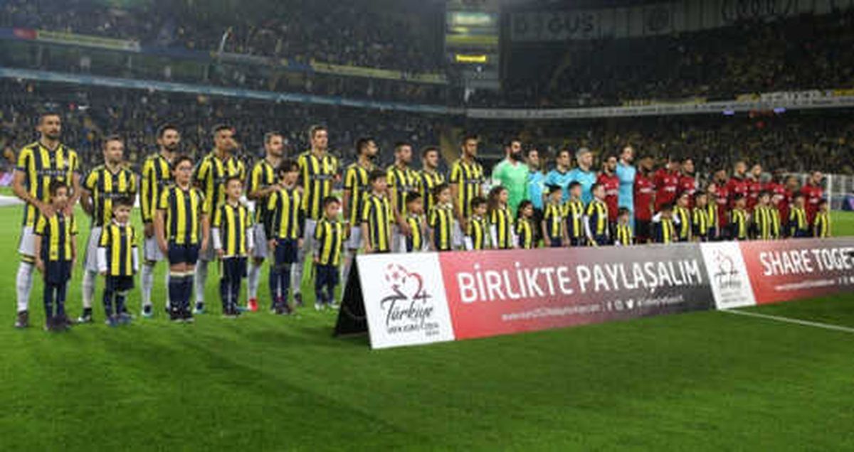 Fenerbahçe Taraftarından Yönetim İstifa ve Ali Koç Tezahüratı