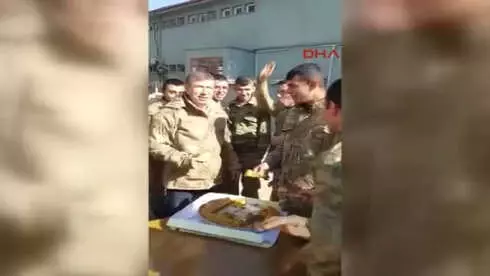 Kilis Tanju Çolak'tan Kilis'te Askerlere Moral Zıyareti Kilis Tanju Çolak'tan Kilis'te Askerlere Moral Zıyareti
