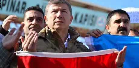 Eski Futbolcu Tanju Çolak Mehmetçik'e Destek Eski Futbolcu Tanju Çolak Mehmetçik'e Destek