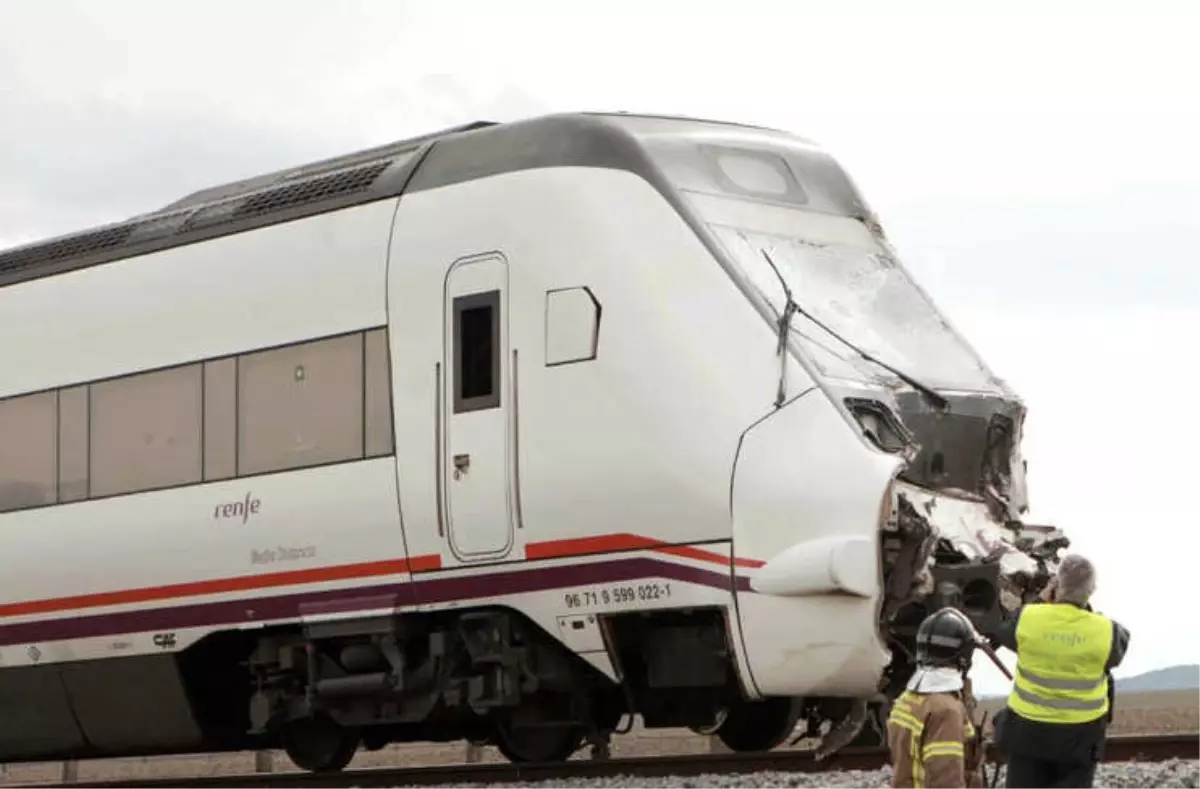ABD'de İki Tren Çarpıştı: 2 Ölü, 50 Yaralı