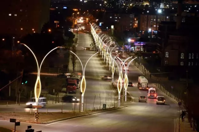Aliağa Belediyesinden İnönü Caddesine Estetik Dokunuş