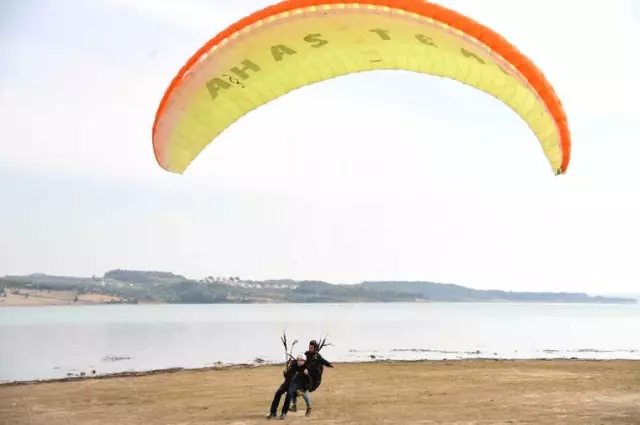 Adana'da Engeller Yamaç Paraşütüyle Aşıldı Adana'da Engeller Yamaç Paraşütüyle Aşıldı