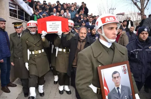 Afrin Şehidi Kürtçe Ağıtlarla Son Yolculuğuna Uğurlandı Afrin Şehidi Kürtçe Ağıtlarla Son Yolculuğuna Uğurlandı