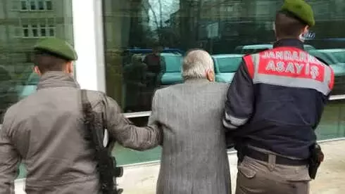 Fetö'den Aranan Şahıs Bahçede Fındık Fidanı Dikerken Yakalandı Fetö'den Aranan Şahıs Bahçede Fındık Fidanı Dikerken Yakalandı