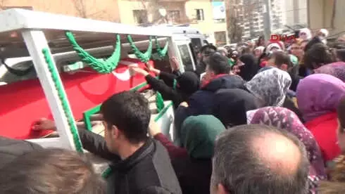 Muş Şehit Uzman Çavuş Karaca,gözyaşları Arasında Toprağa Verildi Muş Şehit Uzman Çavuş Karaca,gözyaşları Arasında Toprağa Verildi