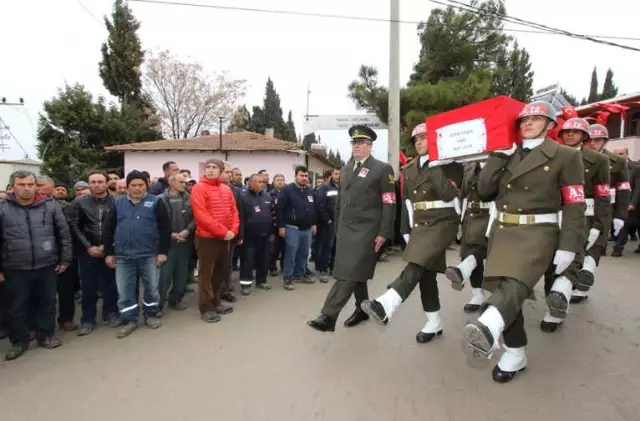 Vefat Eden Güneydoğu Gazisi Askeri Törenle Toprağa Verildi Vefat Eden Güneydoğu Gazisi Askeri Törenle Toprağa Verildi