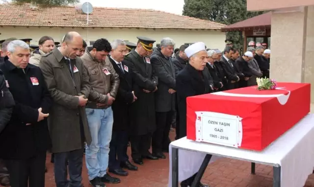 Vefat Eden Güneydoğu Gazisi Askeri Törenle Toprağa Verildi Vefat Eden Güneydoğu Gazisi Askeri Törenle Toprağa Verildi