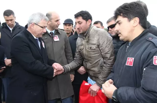 Vefat Eden Güneydoğu Gazisi Askeri Törenle Toprağa Verildi Vefat Eden Güneydoğu Gazisi Askeri Törenle Toprağa Verildi