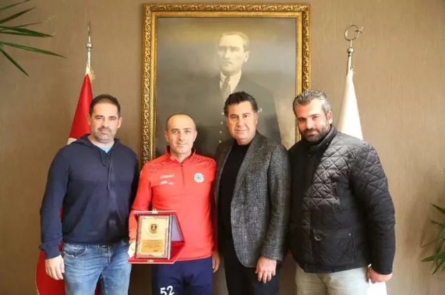 Başkan Kocadon'dan Örnek Sporcuya Plaket