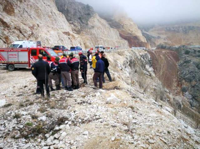 Çorum'da 300 Metrelik Uçuruma Yuvarlanan Otomobilin Sürücüsü Öldü