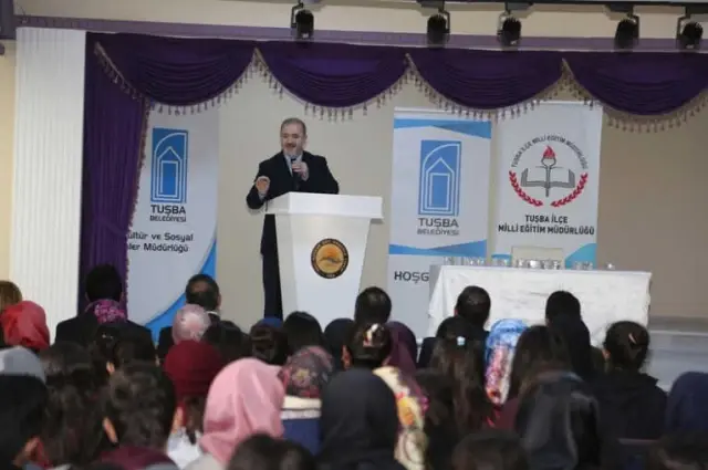 Tuşba'da Yazar ve Şairler Öğrencilerle Buluşmaya Devam Ediyor Tuşba'da Yazar ve Şairler Öğrencilerle Buluşmaya Devam Ediyor