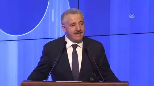 Ulaştırma Bakanı Arslan: 'İnternetin Sunduğu Fırsatların Çok Önemli Olduğunu Biliyoruz' Ulaştırma Bakanı Arslan: 'İnternetin Sunduğu Fırsatların Çok Önemli Olduğunu Biliyoruz'