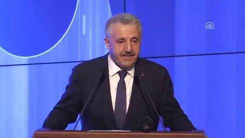 Ulaştırma Bakanı Arslan: 'İnternetin Sunduğu Fırsatların Çok Önemli Olduğunu Biliyoruz' Ulaştırma Bakanı Arslan: 'İnternetin Sunduğu Fırsatların Çok Önemli Olduğunu Biliyoruz'