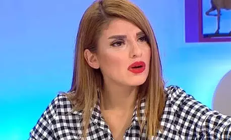Sunucu Bircan İpek'ten Kızını Boğmaya Çalışan Anneye Sert Tepki: Çiftleşmiş Bir Hayvansın Sunucu Bircan İpek'ten Kızını Boğmaya Çalışan Anneye Sert Tepki: Çiftleşmiş Bir Hayvansın
