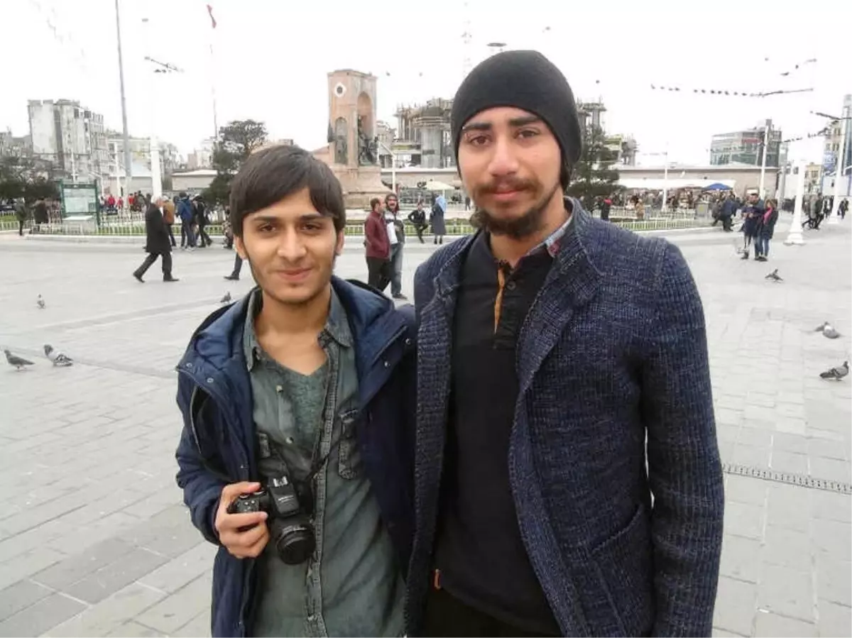 Taksim Meydanı'nda Psikoloji Öğrencilerinden İlginç Sosyal Deney