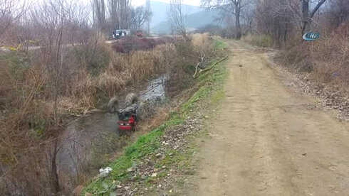 Su Kanalına Devrilen Traktörün Altında Can Verdi