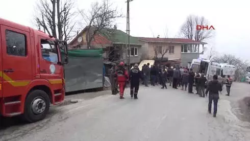 Bartın Freni Patlayan İşçi Servisi Eve Çarptı 17 Yaralı Bartın Freni Patlayan İşçi Servisi Eve Çarptı 17 Yaralı