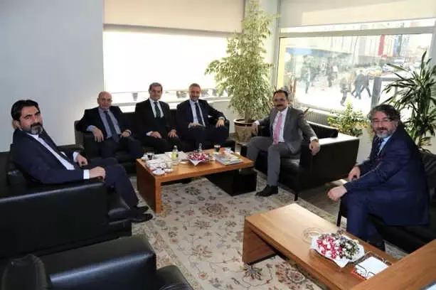 Gediz ve Simav Belediye Başkanlarından Uşak Belediye Başkanı Cahan'a Ziyaret Gediz ve Simav Belediye Başkanlarından Uşak Belediye Başkanı Cahan'a Ziyaret