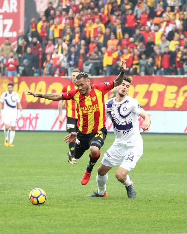Spor Toto Süper Lig: Göztepe: 2 - Osmanlıspor: 1 (İlk Yarı)
