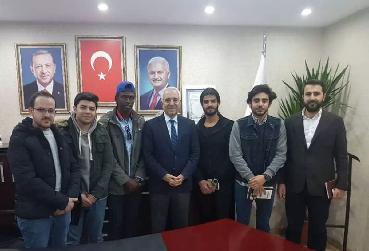 Suriyeli ve Sudanlı Öğrencilerden AK Parti'ye Ziyaret