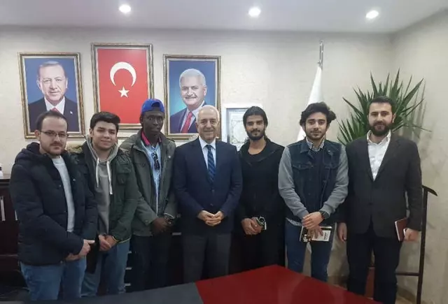 Suriyeli ve Sudanlı Öğrencilerden AK Parti'ye Ziyaret