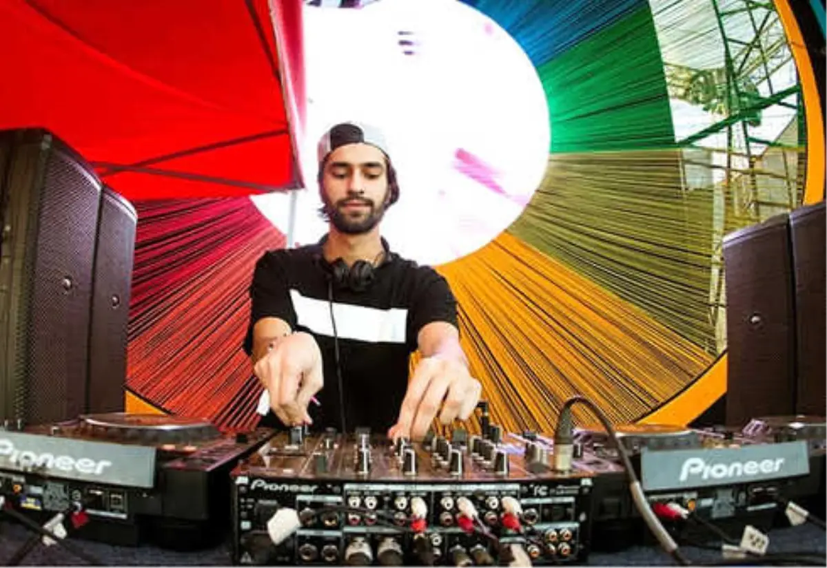 Jeremy Olander Roxy Sahnesinde