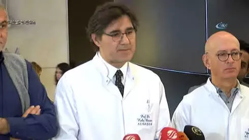 Kadir İnanır'ı Hastaneye Getiren Prof. Koçer '45 Dakika İkna Etmeye Uğraştım' Kadir İnanır'ı Hastaneye Getiren Prof. Koçer '45 Dakika İkna Etmeye Uğraştım'