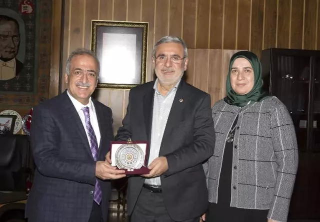 Milletvekili Mehmet Metiner, Rektör Çomaklı'yı Ziyaret Etti Milletvekili Mehmet Metiner, Rektör Çomaklı'yı Ziyaret Etti
