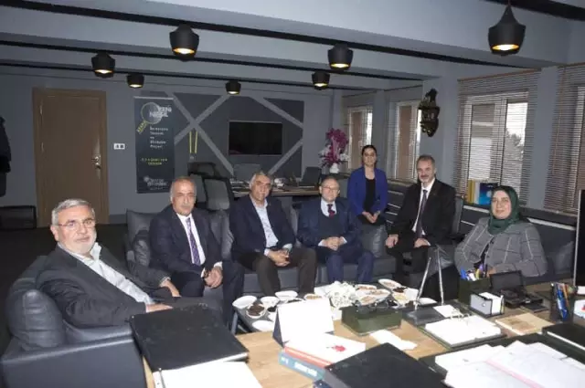Milletvekili Mehmet Metiner, Rektör Çomaklı'yı Ziyaret Etti Milletvekili Mehmet Metiner, Rektör Çomaklı'yı Ziyaret Etti